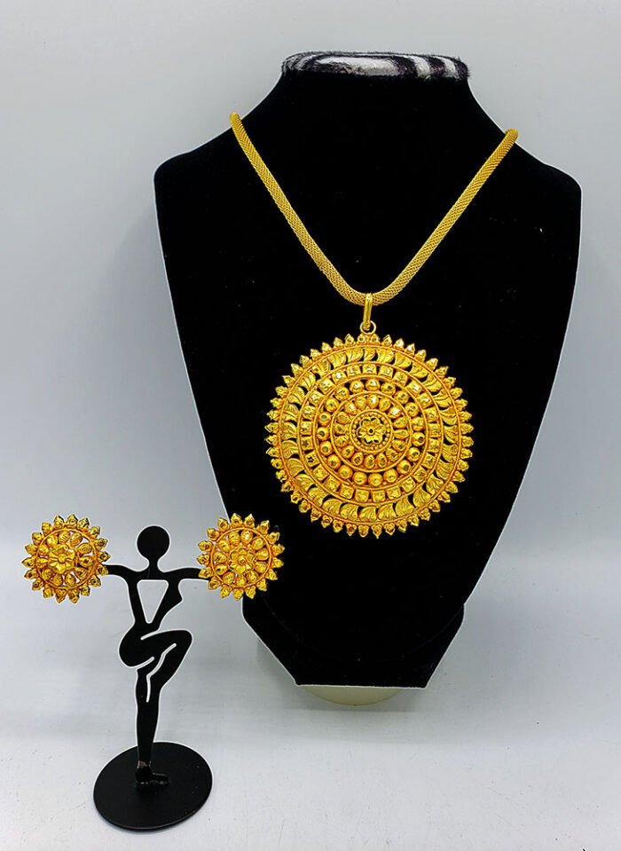 Antic gold hot sale pendant set